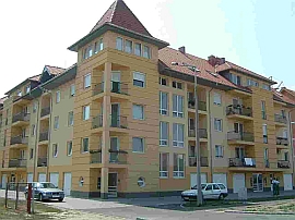 aljzatbeton, téglafal