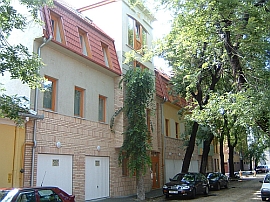aljzatbeton, téglafal